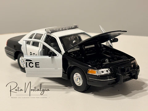 Auto Ford Crown Victoria Police Interceptor 1999 | Welly 1:24 | Auto Policial Americano Clásico