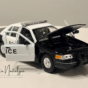 Auto Ford Crown Victoria Police Interceptor 1999 | Welly 1:24 | Auto Policial Americano Clásico