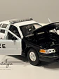 Auto Ford Crown Victoria Police Interceptor 1999 | Welly 1:24 | Auto Policial Americano Clásico - Miniatura 1