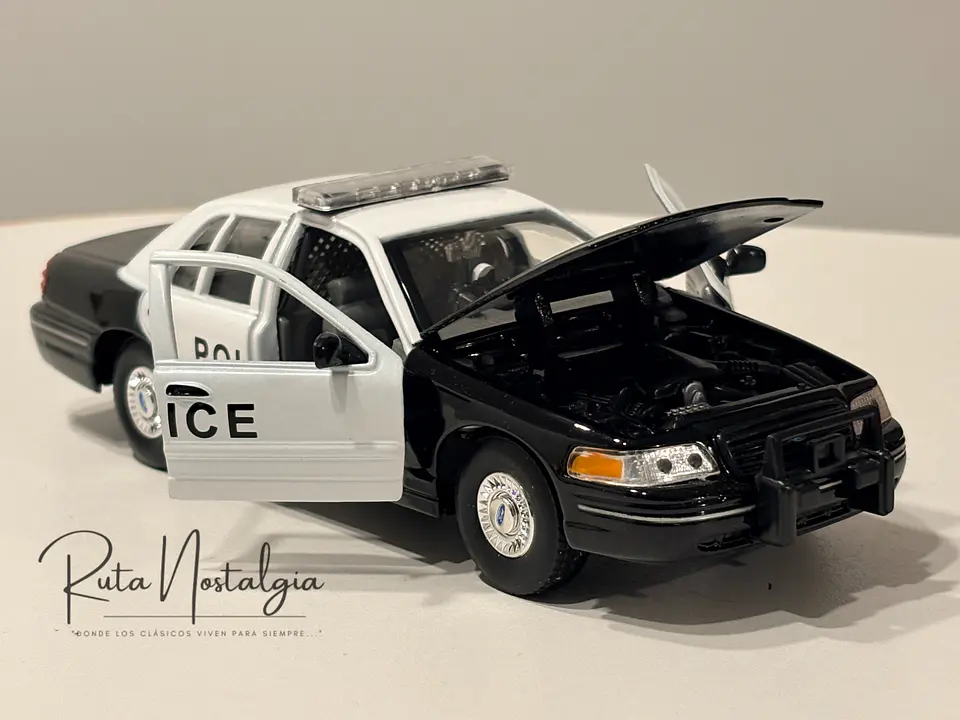 Auto Ford Crown Victoria 