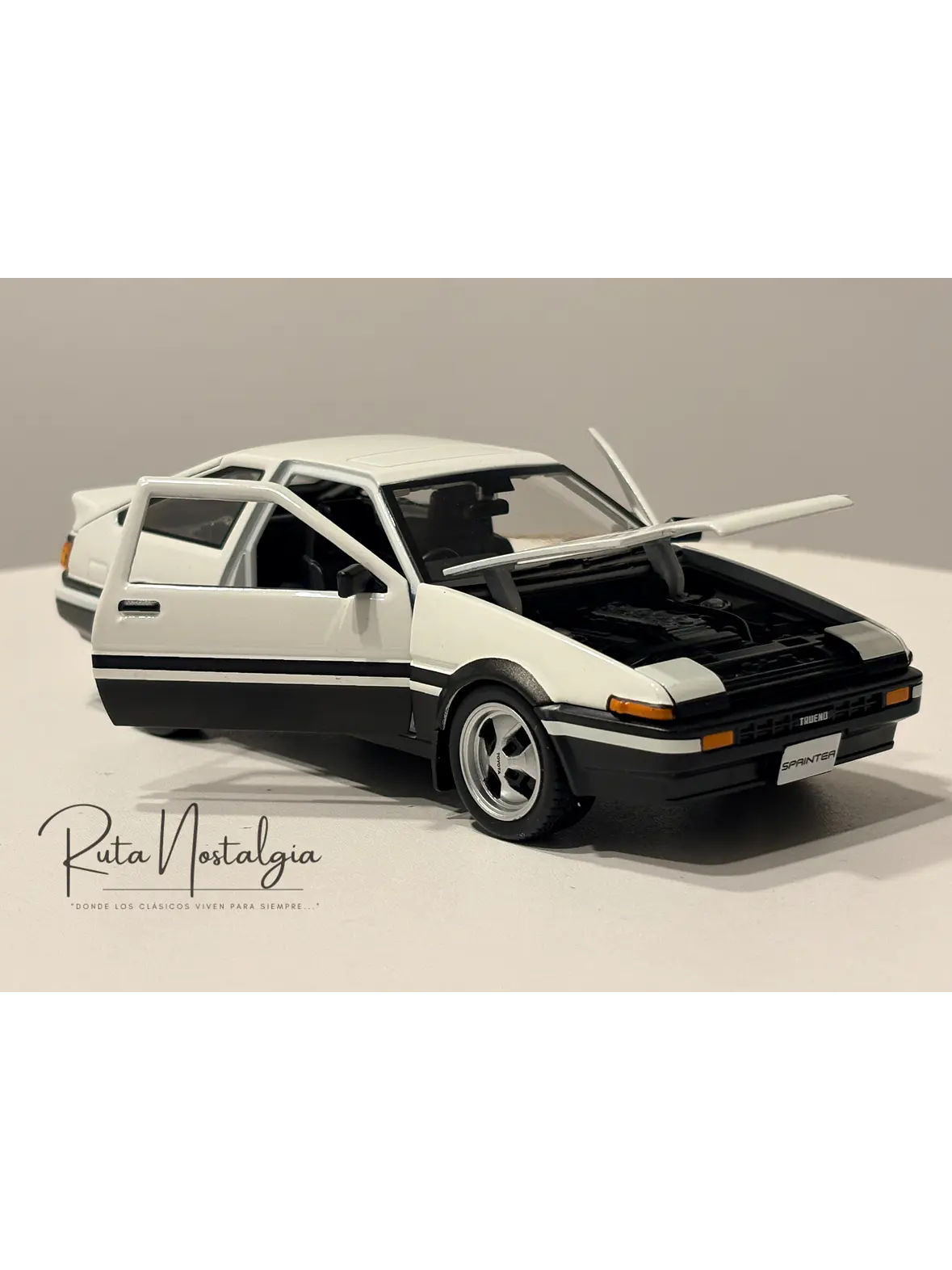 Auto Toyota Sprinter Trueno AE86 Blanco Negro Maisto 1:24 | Auto JDM Clásico de Colección en Chile 1