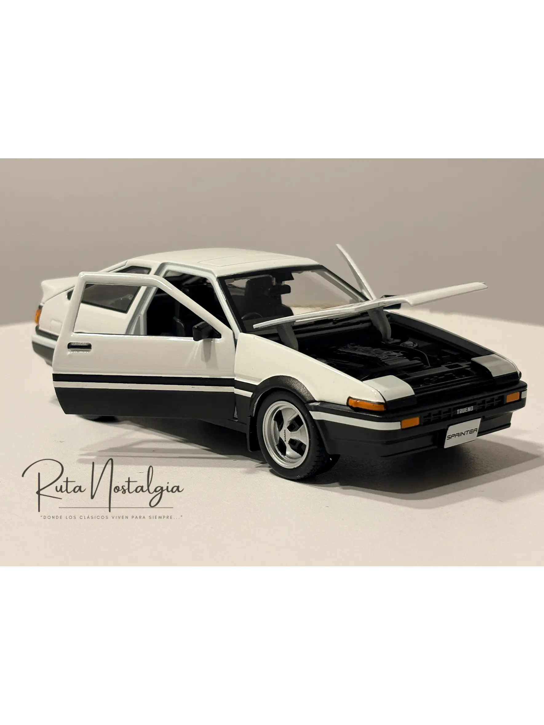 Auto Toyota Sprinter Trueno AE86 Blanco Negro Maisto 1:24 | Auto JDM Clásico de Colección en Chile 1