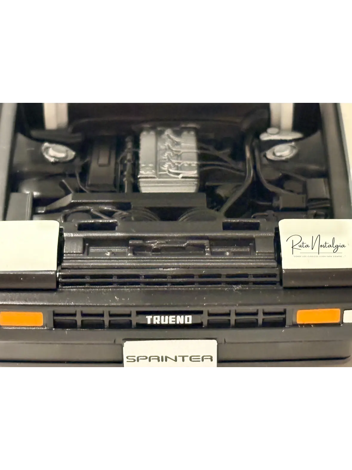 Auto Toyota Sprinter Trueno AE86 Blanco Negro Maisto 1:24 | Auto JDM Clásico de Colección en Chile 3