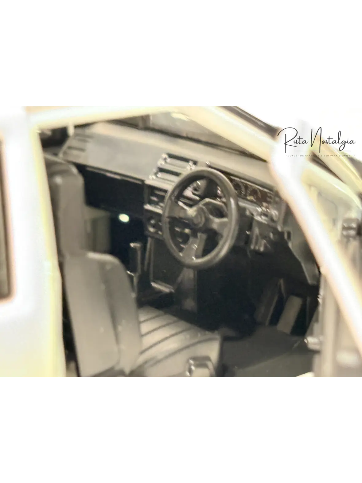 Auto Toyota Sprinter Trueno AE86 Blanco Negro Maisto 1:24 | Auto JDM Clásico de Colección en Chile 2