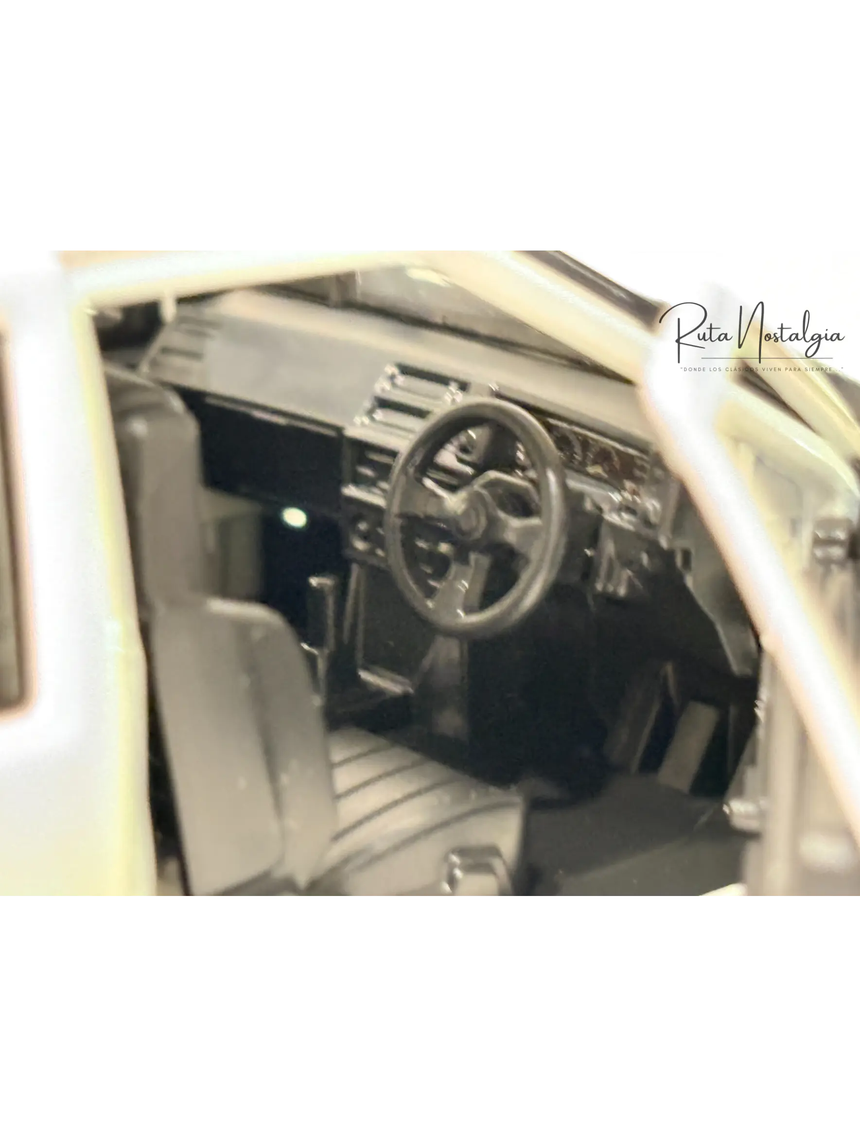 Auto Toyota Sprinter Trueno AE86 Blanco Negro Maisto 1:24 | Auto JDM Clásico de Colección en Chile 2