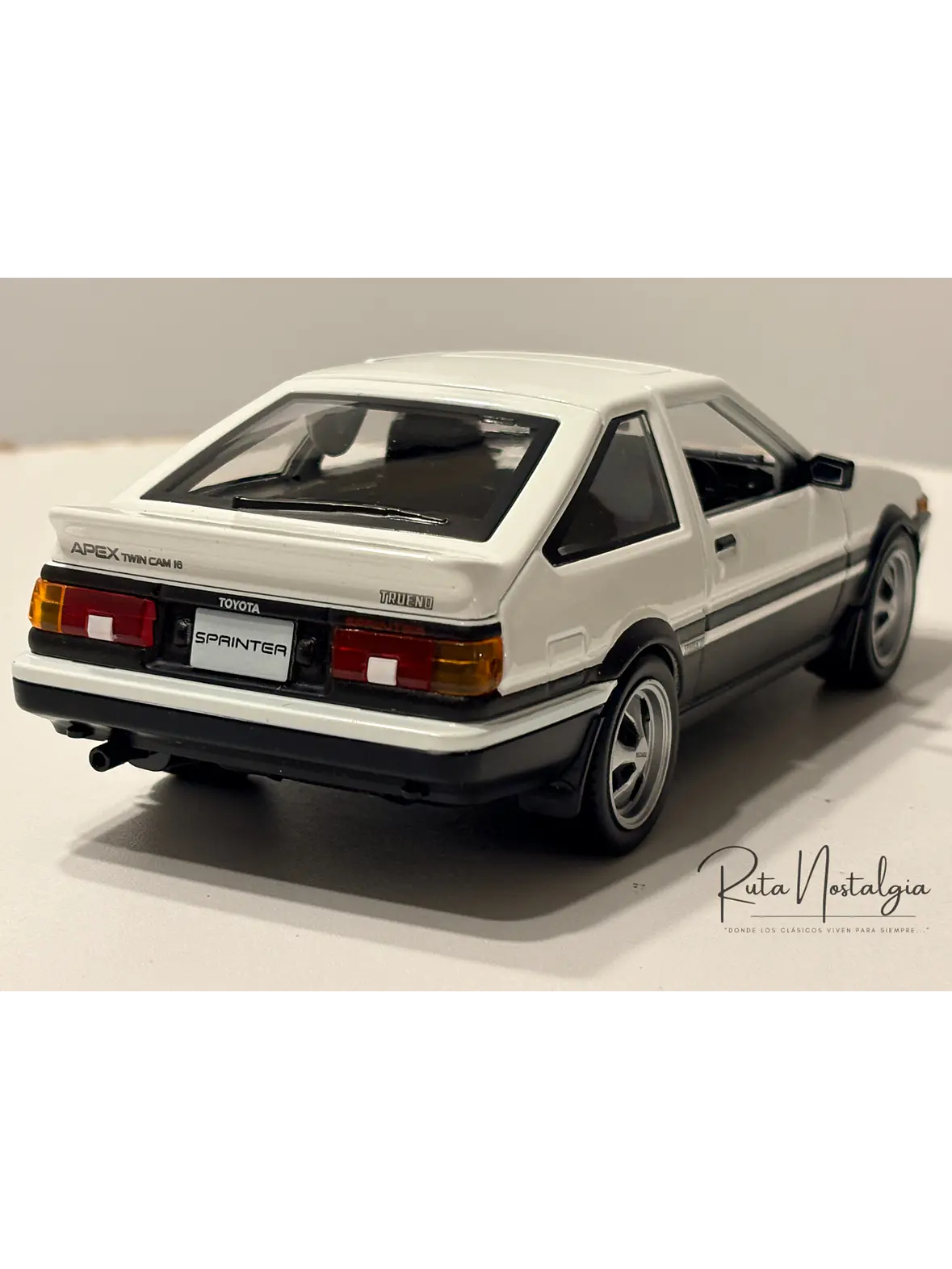 Auto Toyota Sprinter Trueno AE86 Blanco Negro Maisto 1:24 | Auto JDM Clásico de Colección en Chile 7