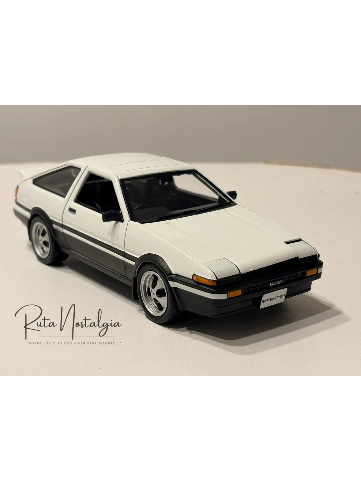 Auto Toyota Sprinter Trueno AE86 Blanco Negro Maisto 1:24 | Auto JDM Clásico de Colección en Chile 9