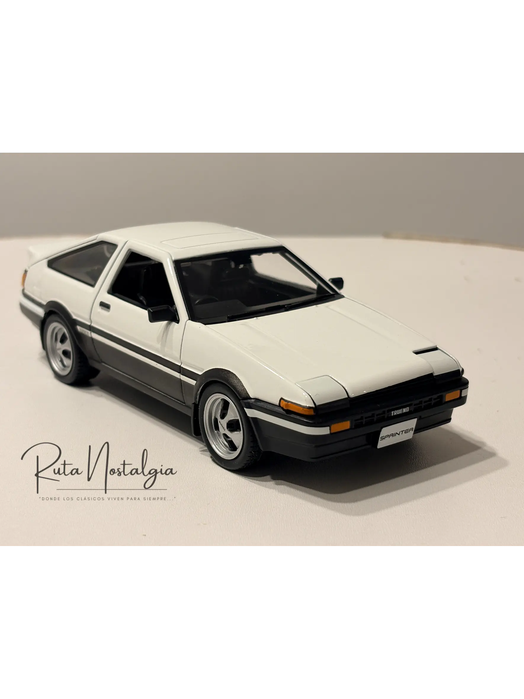 Auto Toyota Sprinter Trueno AE86 Blanco Negro Maisto 1:24 | Auto JDM Clásico de Colección en Chile 9