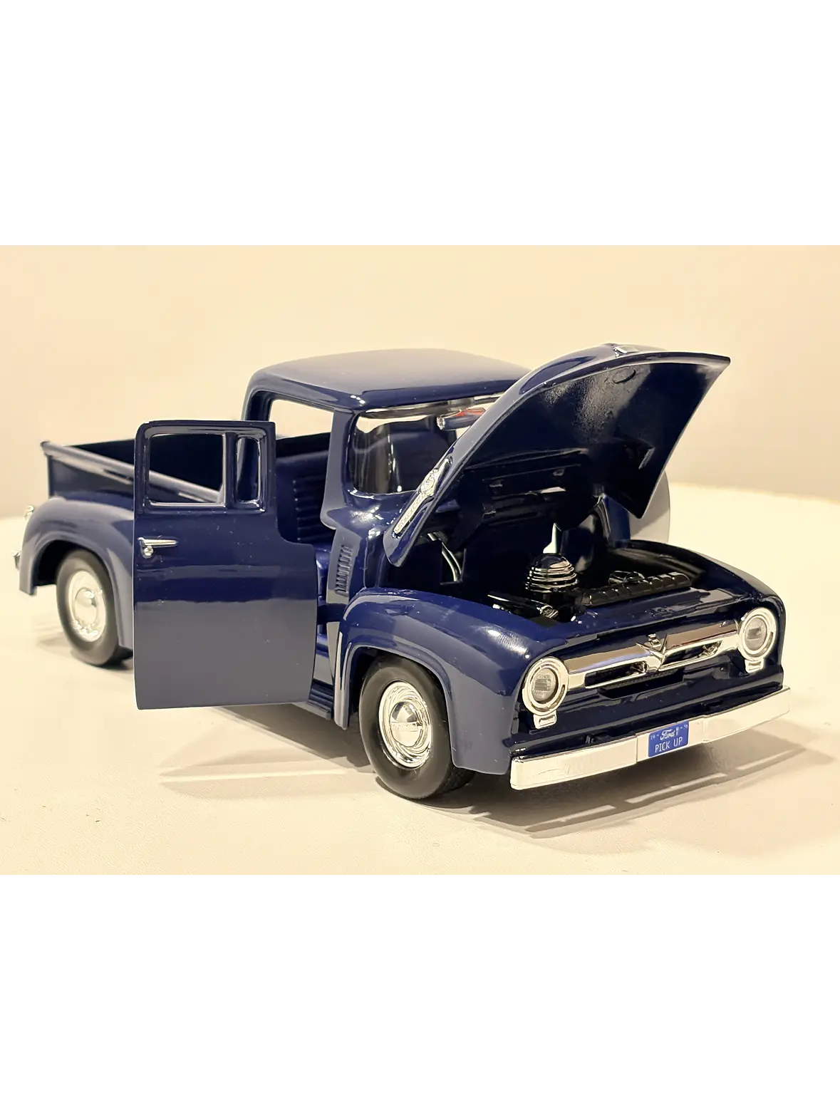 Camioneta Ford F-100 Pick Up 1956 | Motormax  1:24 – Camioneta clásica americana a escala 1