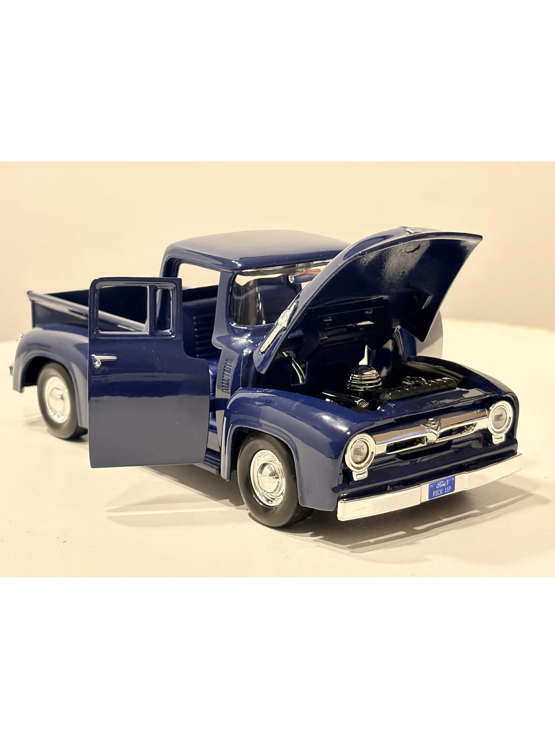 Camioneta Ford F-100 Pick Up 1956 | Motormax  1:24 – Camioneta clásica americana a escala 1