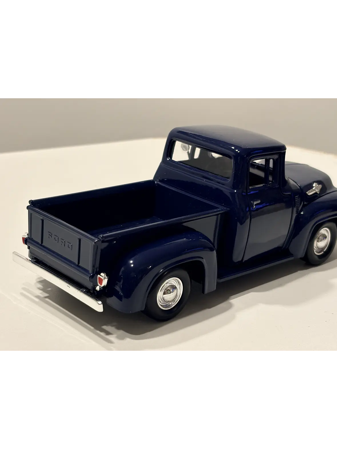 Camioneta Ford F-100 Pick Up 1956 | Motormax  1:24 – Camioneta clásica americana a escala 5