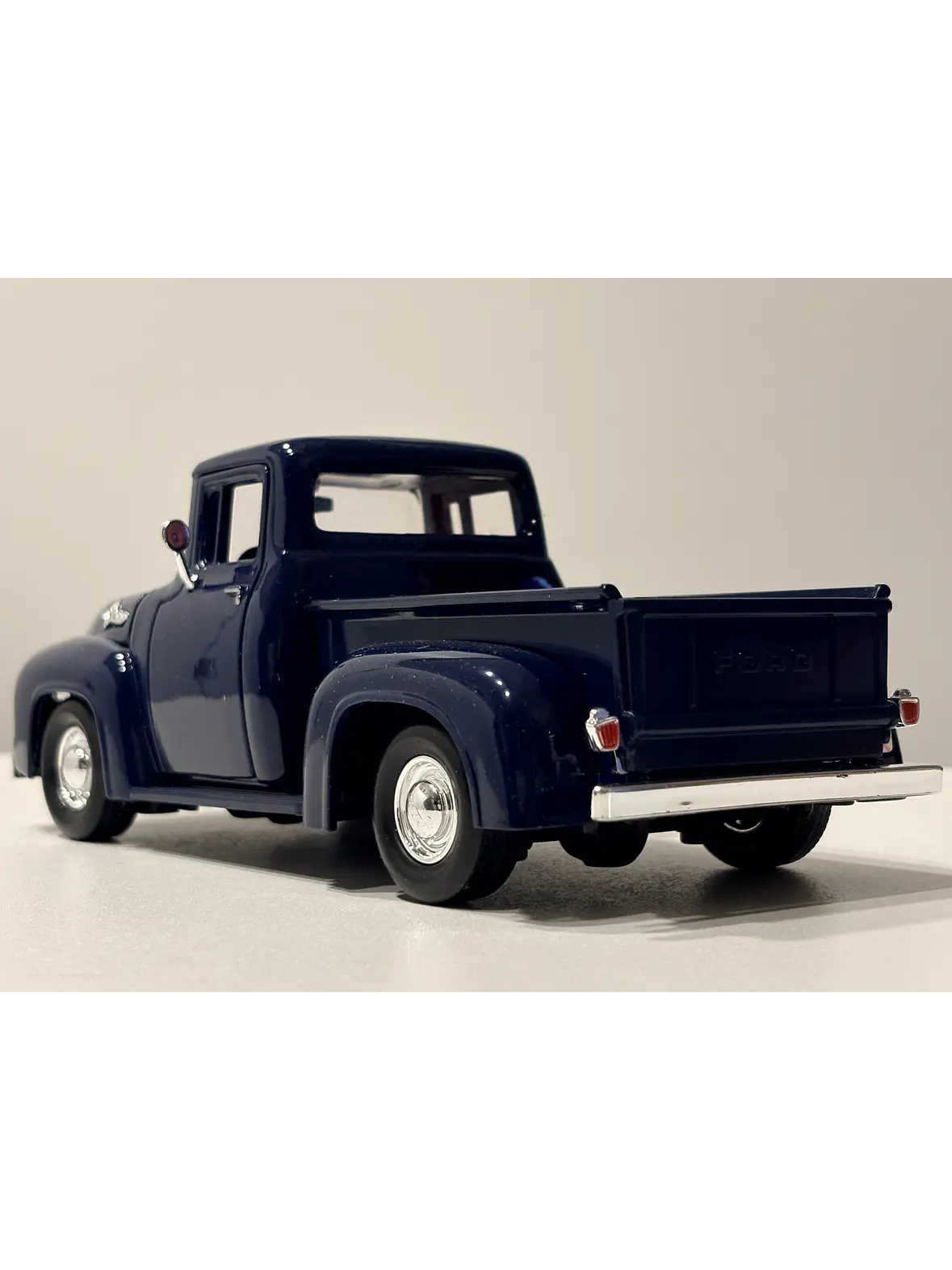 Camioneta Ford F-100 Pick Up 1956 | Motormax  1:24 – Camioneta clásica americana a escala 6