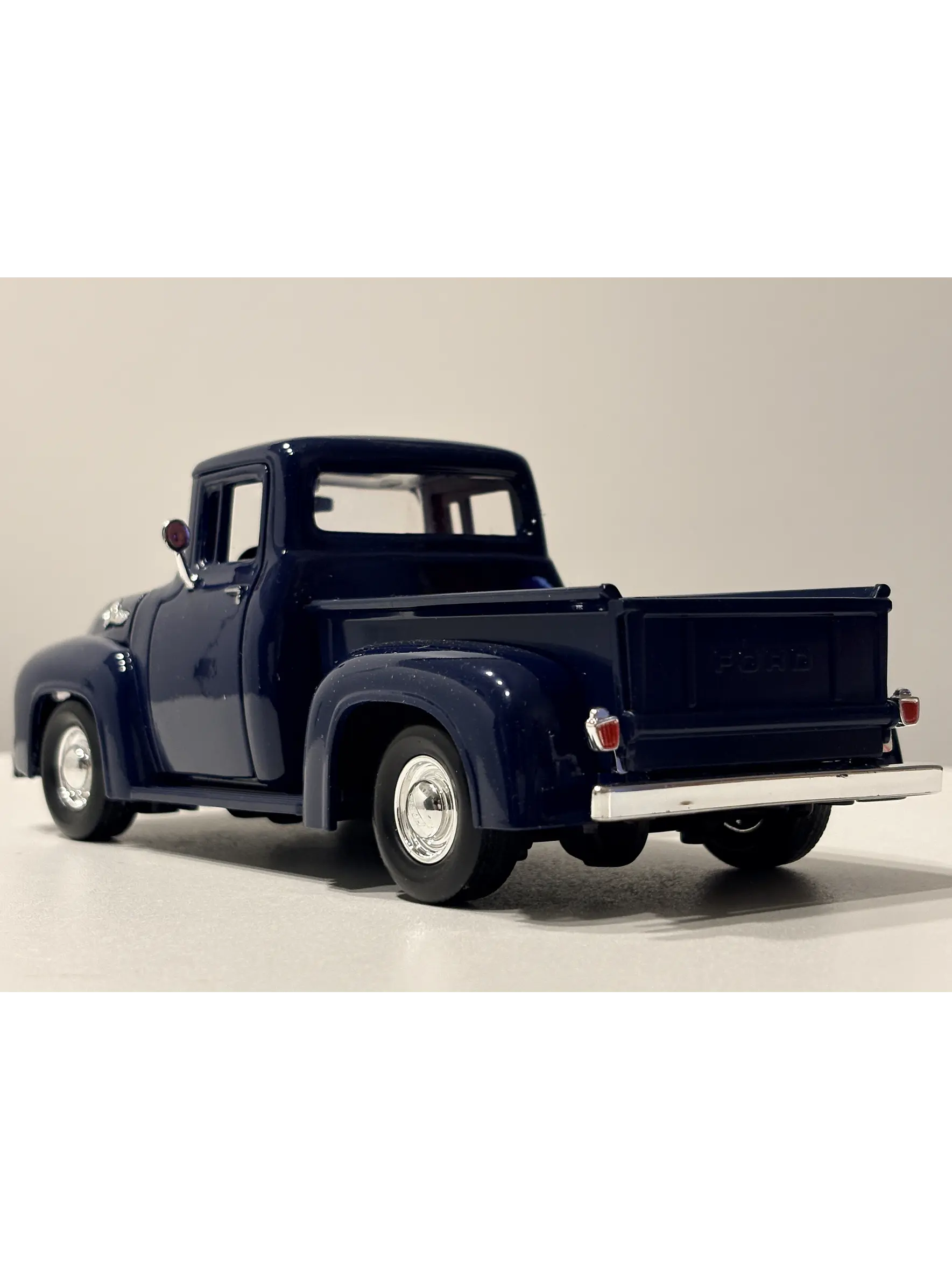 Camioneta Ford F-100 Pick Up 1956 | Motormax  1:24 – Camioneta clásica americana a escala 6