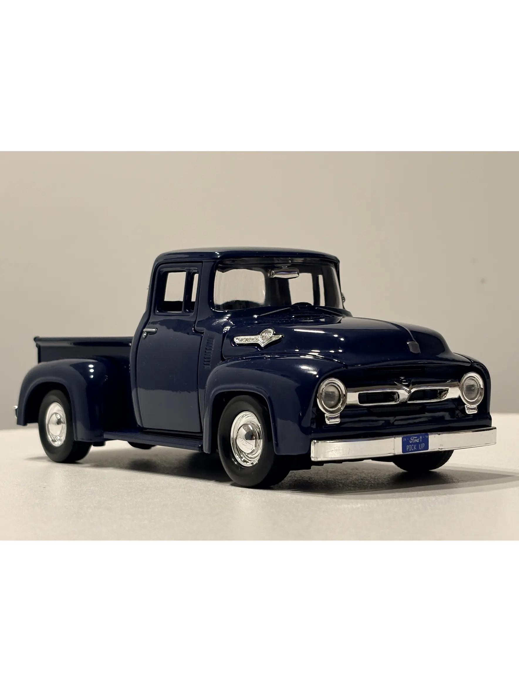 Camioneta Ford F-100 Pick Up 1956 | Motormax  1:24 – Camioneta clásica americana a escala 8