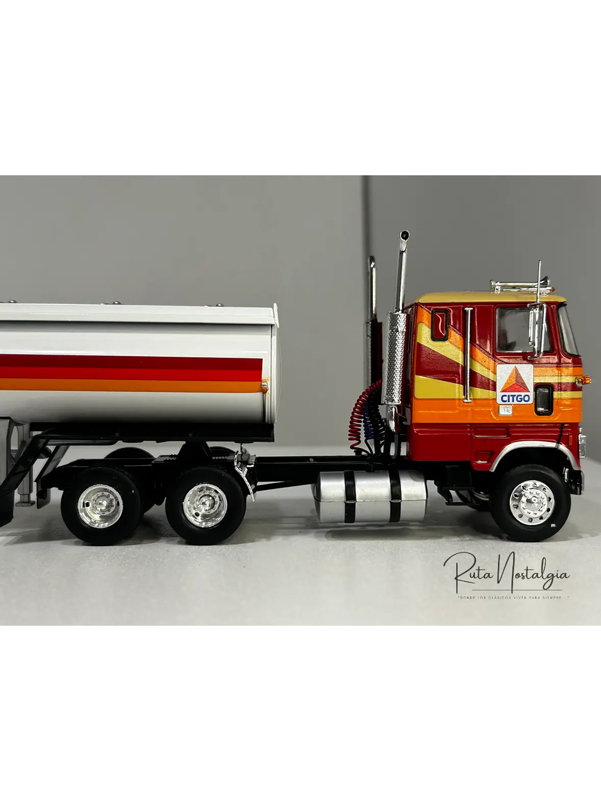 Camión Ford CL-9000 1976 Cisterna CITGO 1:43 – Nostalgia del Transporte Americano 12