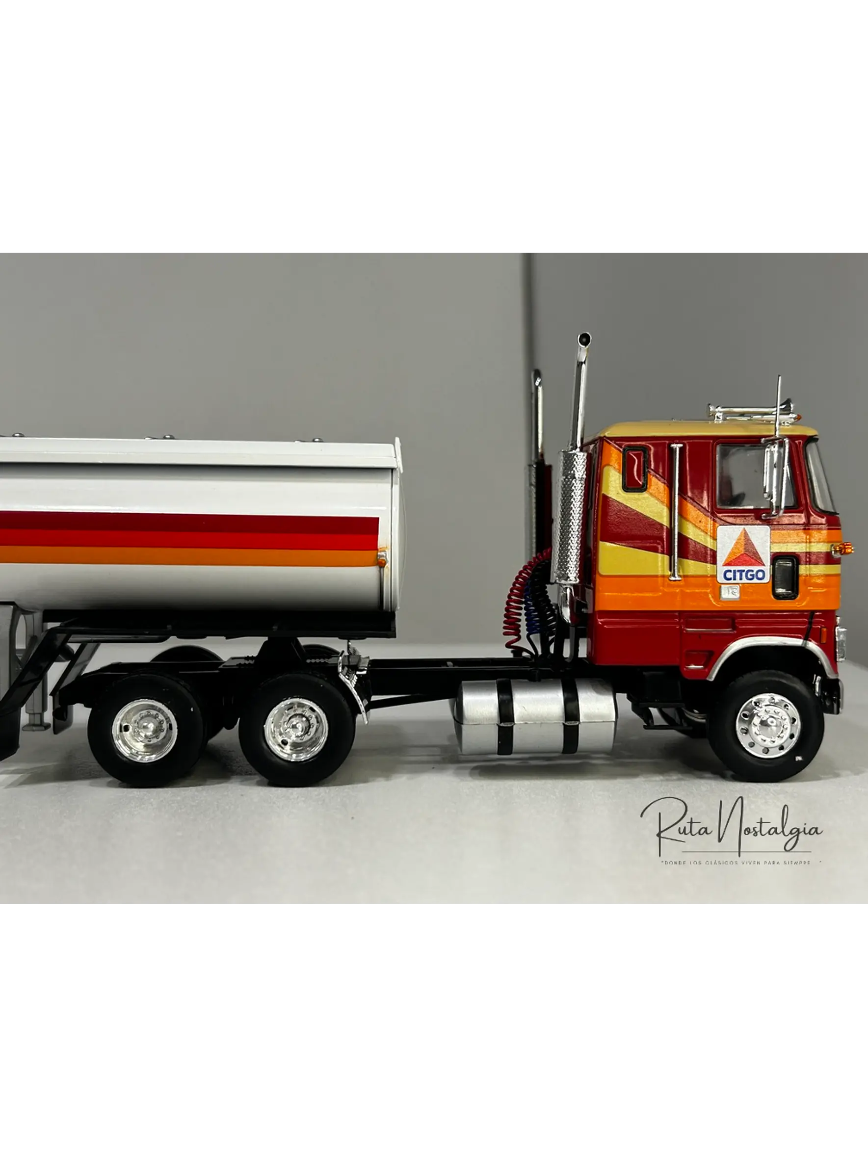 Camión Ford CL-9000 1976 Cisterna CITGO 1:43 – Nostalgia del Transporte Americano 12
