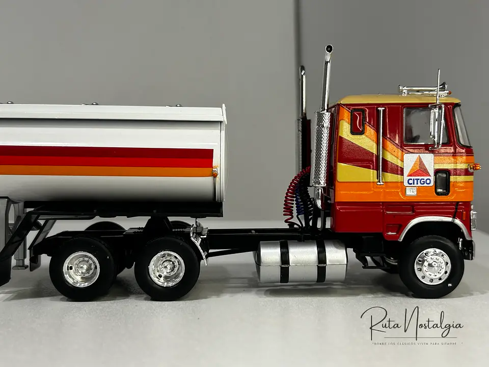 Camión Ford CL-9000 1976 Cisterna | Planeta Agostini 1:43 12