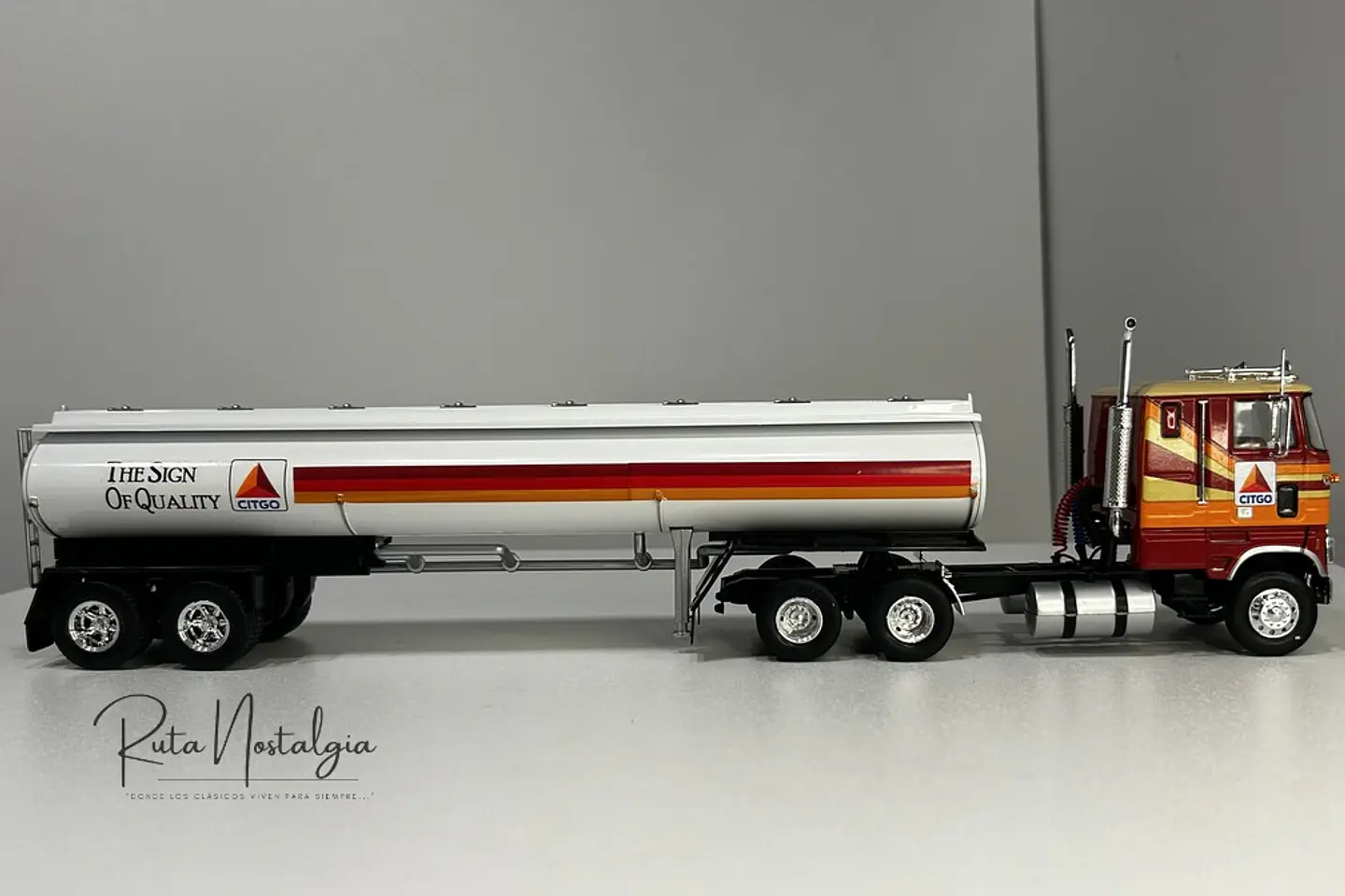 Camión Ford CL-9000 1976 Cisterna | Planeta Agostini 1:43 11