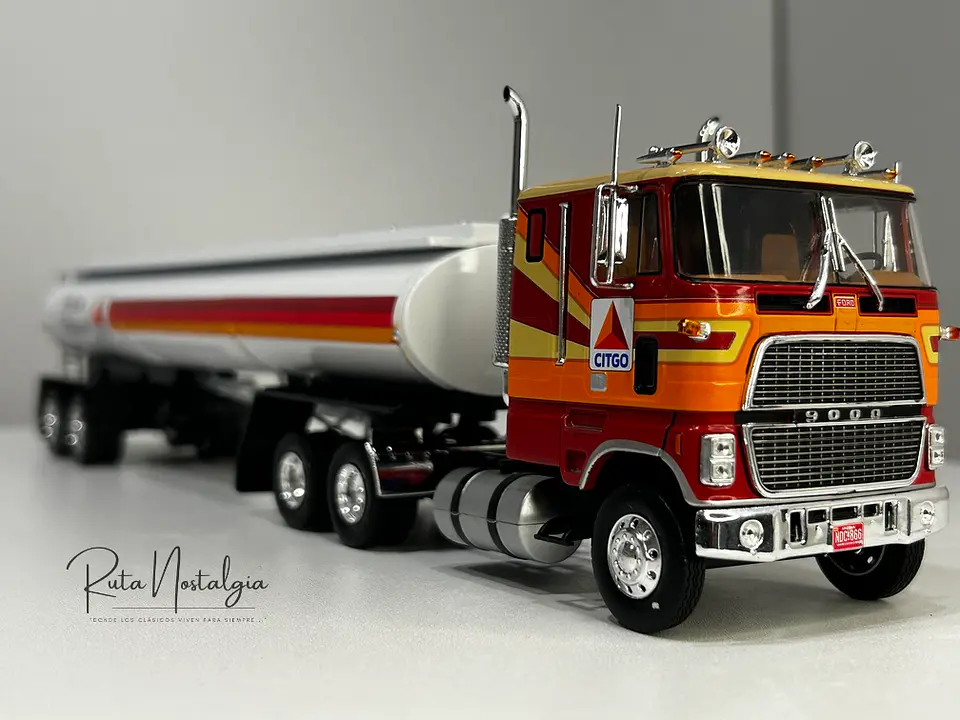 Camión Ford CL-9000 1976 Cisterna | Planeta Agostini 1:43 1