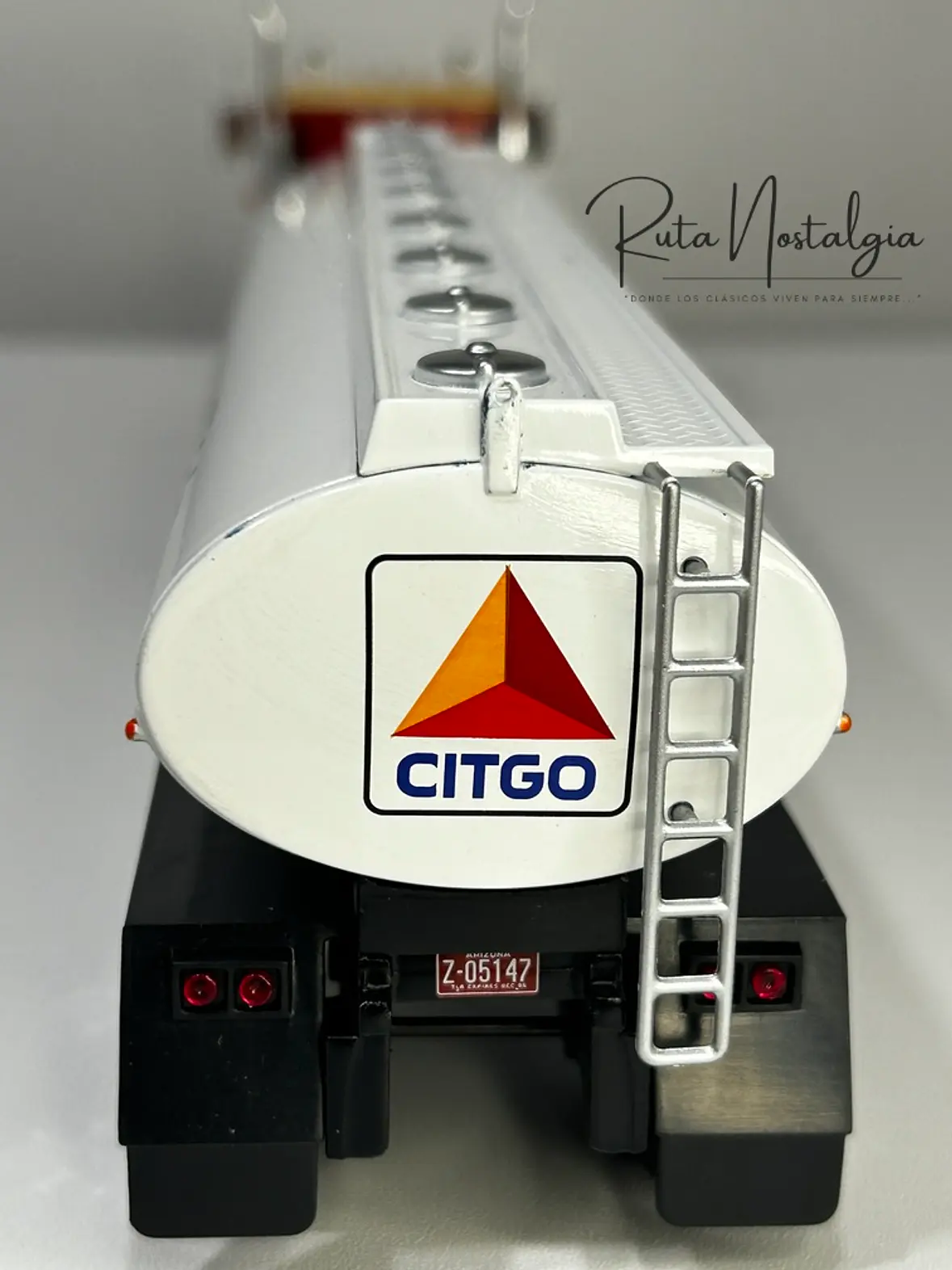Camión Ford CL-9000 1976 Cisterna CITGO 1:43 – Nostalgia del Transporte Americano 9