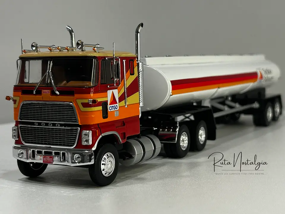 Camión Ford CL-9000 1976 Cisterna | Planeta Agostini 1:43 4