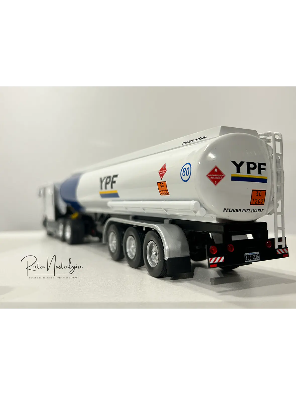 International Eagle 9700 Cabover (1997) – YPF Cisterna Combustible – Colección Camiones Americanos 1:43 7