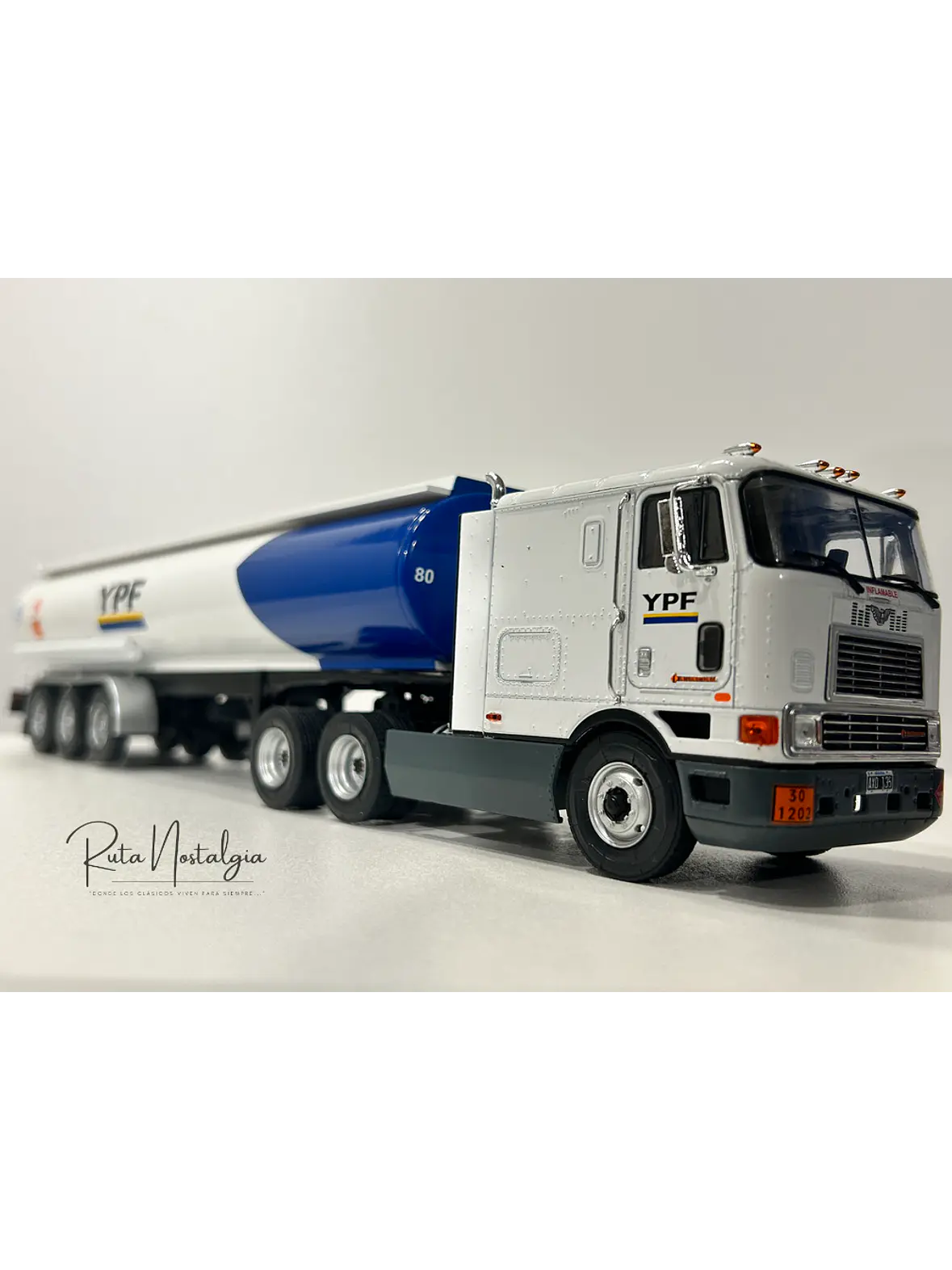 International Eagle 9700 Cabover (1997) – YPF Cisterna Combustible – Colección Camiones Americanos 1:43 9