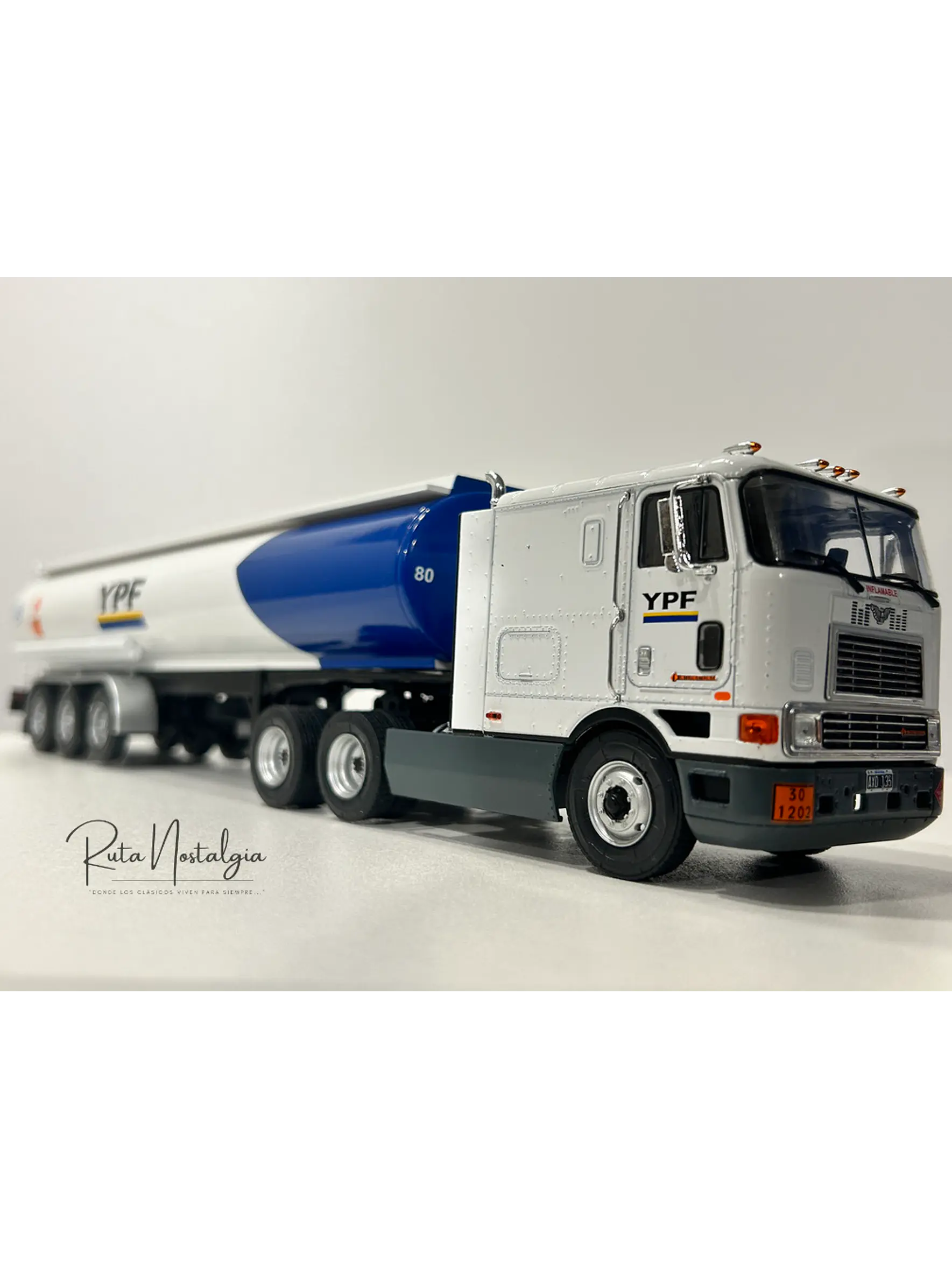 International Eagle 9700 Cabover (1997) – YPF Cisterna Combustible – Colección Camiones Americanos 1:43 9