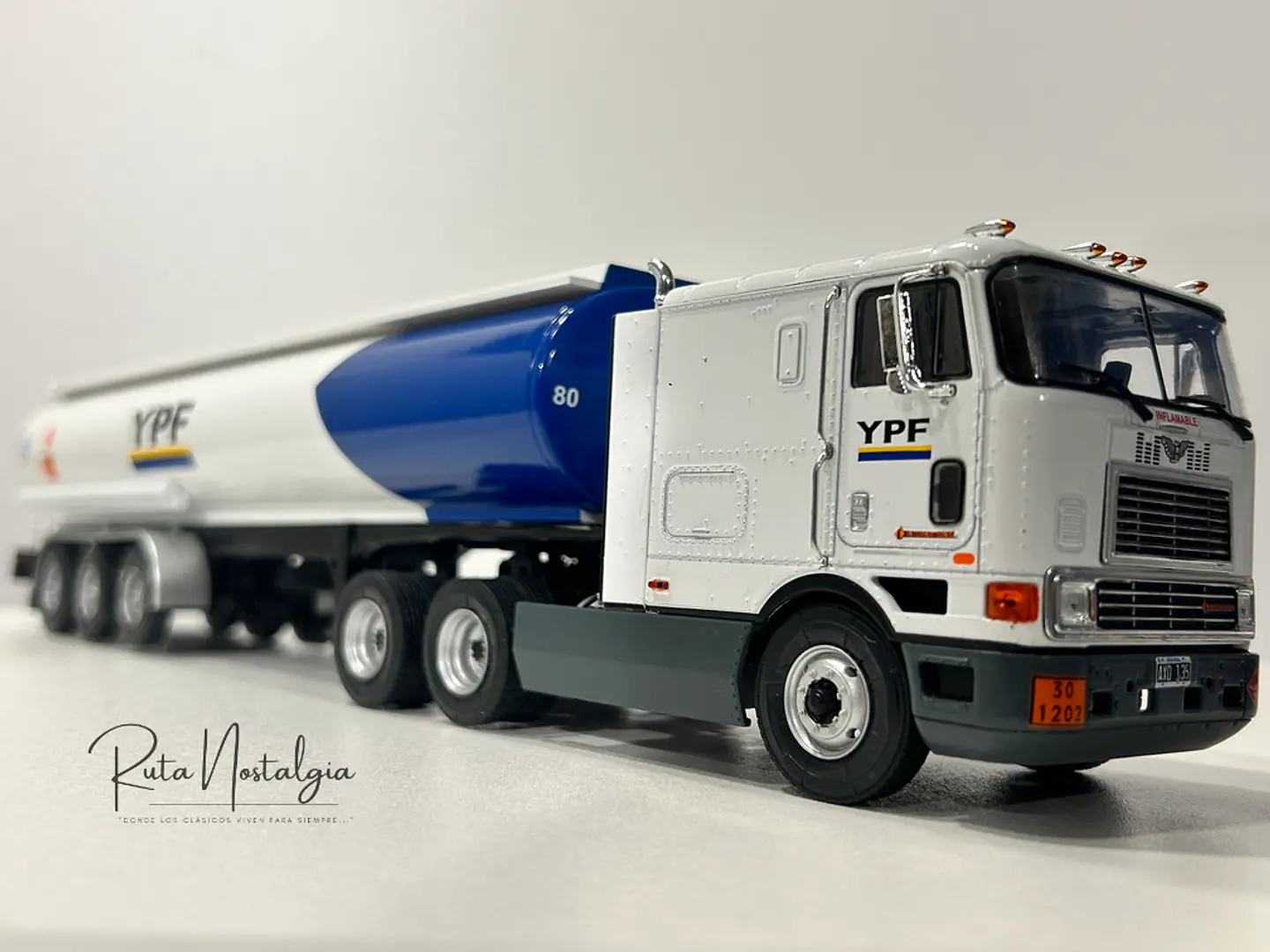 Camión International Eagle 9700 Cabover (1997) | Altaya 1:43 9