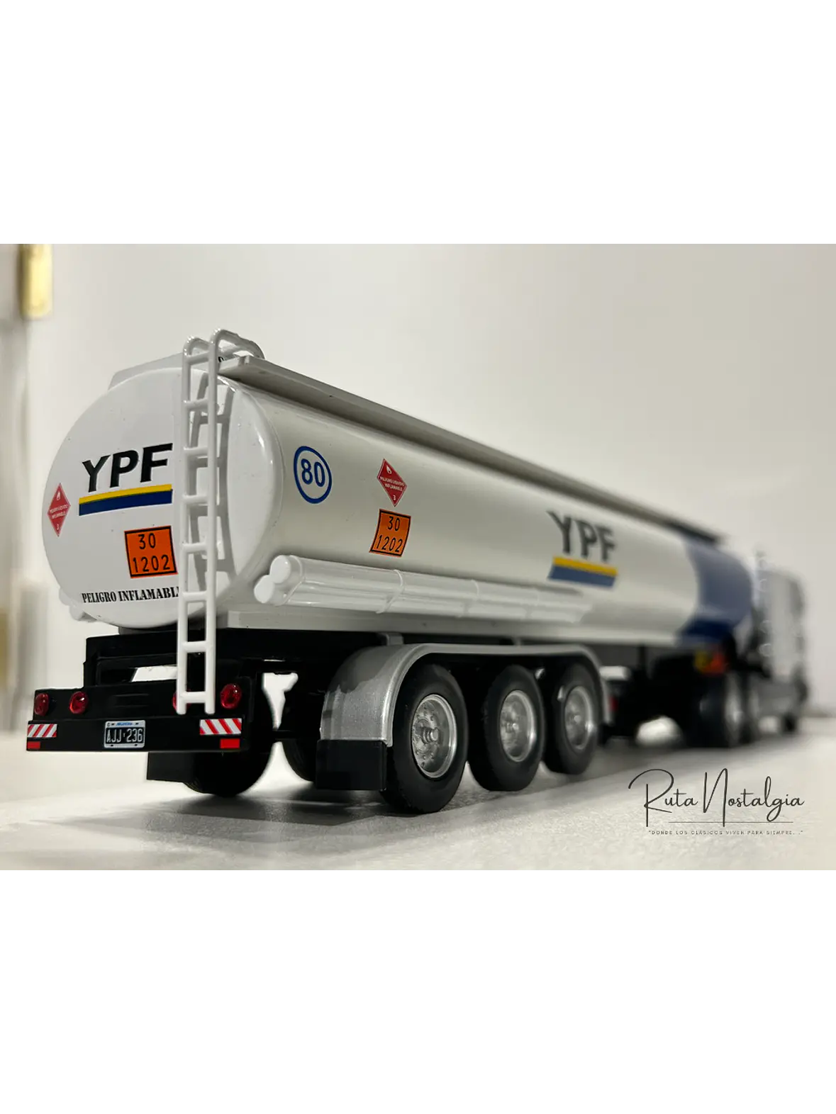 International Eagle 9700 Cabover (1997) – YPF Cisterna Combustible – Colección Camiones Americanos 1:43 6