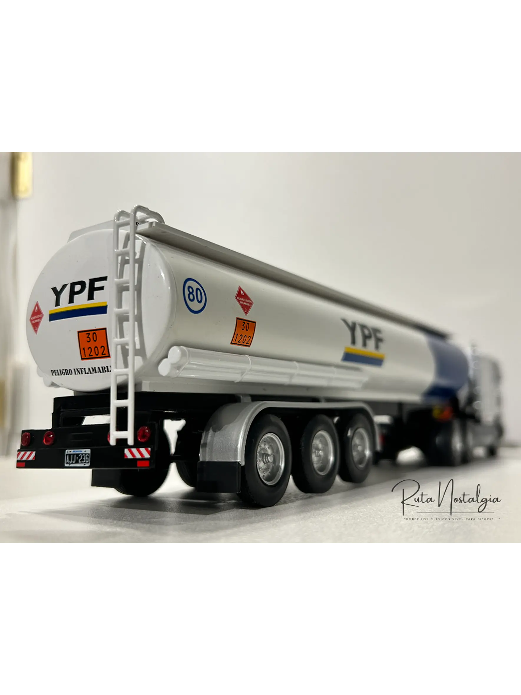 International Eagle 9700 Cabover (1997) – YPF Cisterna Combustible – Colección Camiones Americanos 1:43 6
