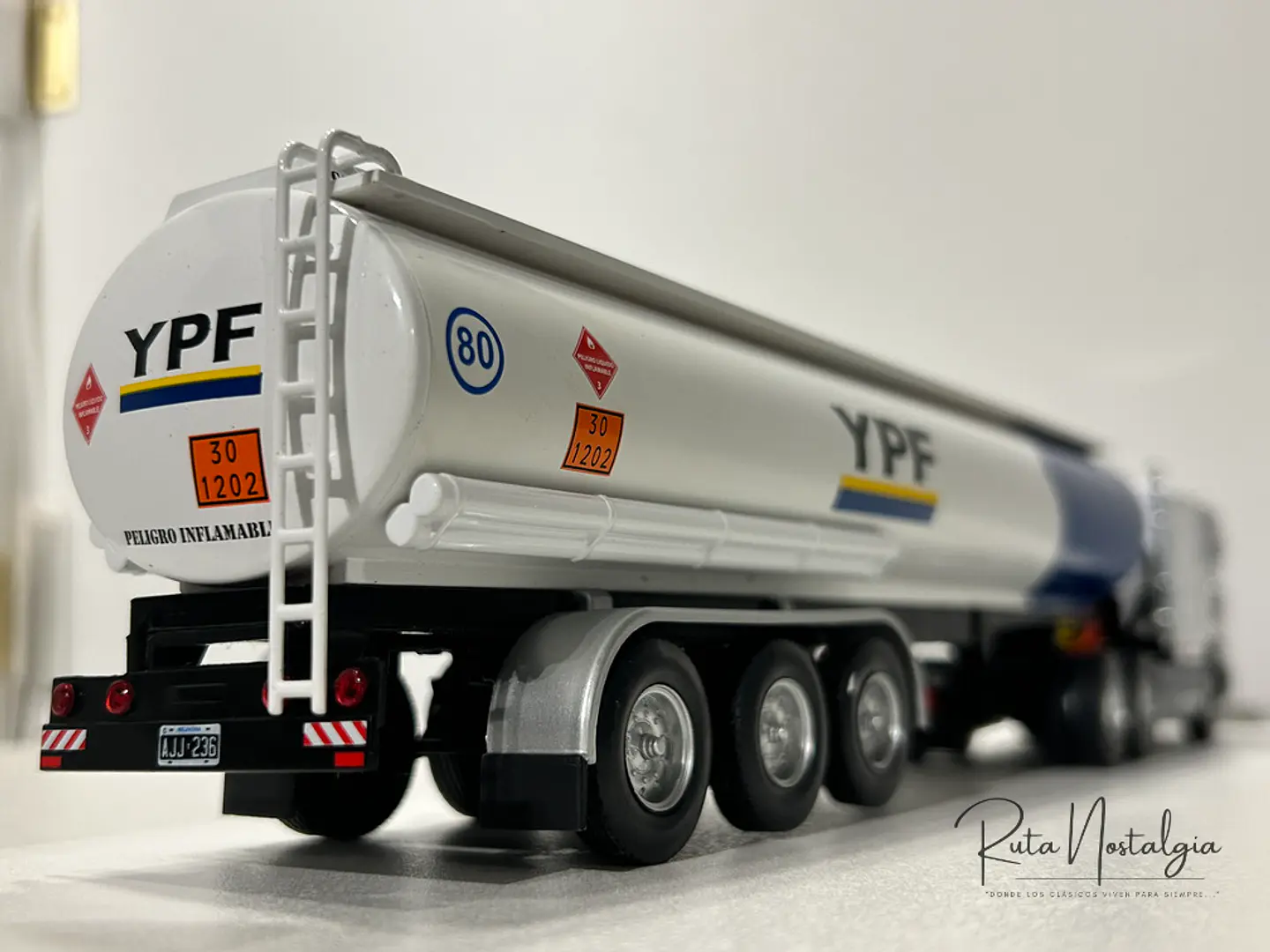 Camión International Eagle 9700 Cabover (1997) | Altaya 1:43 6