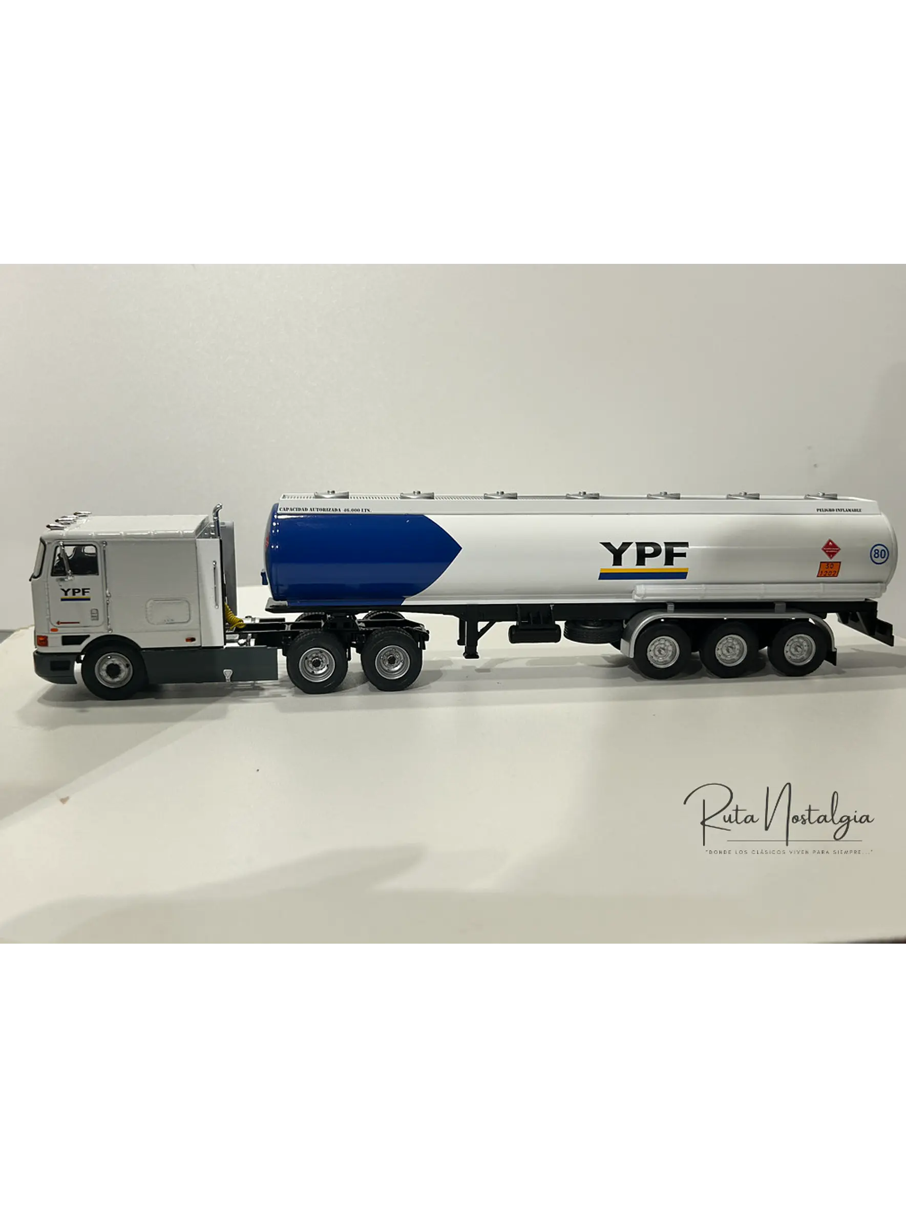 International Eagle 9700 Cabover (1997) – YPF Cisterna Combustible – Colección Camiones Americanos 1:43 8