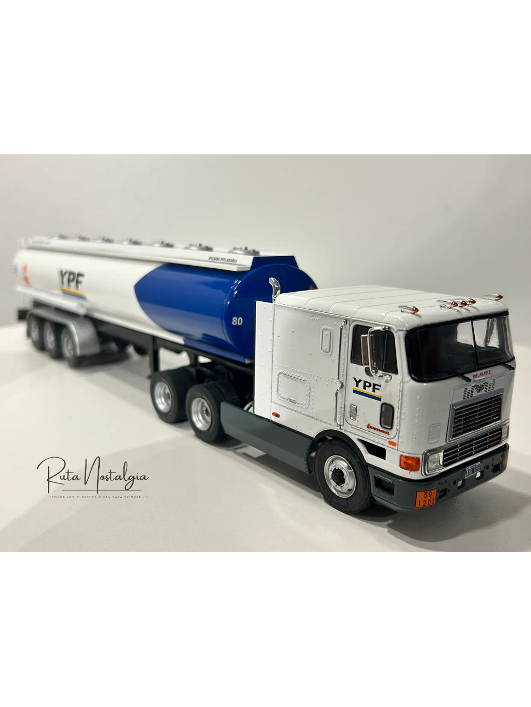 International Eagle 9700 Cabover (1997) – YPF Cisterna Combustible – Colección Camiones Americanos 1:43 5