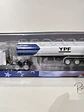 International Eagle 9700 Cabover (1997) – YPF Cisterna Combustible – Colección Camiones Americanos 1:43 - Miniatura 10