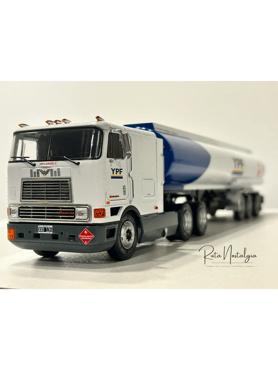 International Eagle 9700 Cabover (1997) – YPF Cisterna Combustible – Colección Camiones Americanos 1:43 1