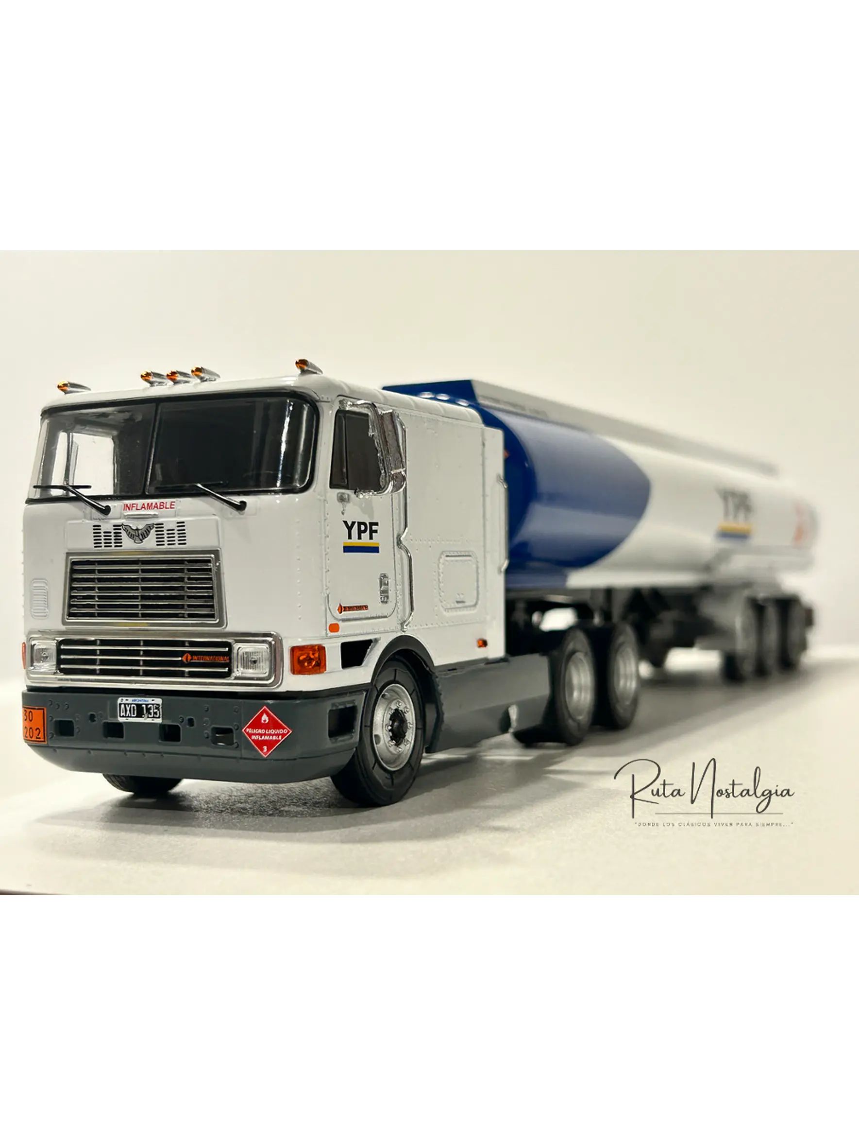 International Eagle 9700 Cabover (1997) – YPF Cisterna Combustible – Colección Camiones Americanos 1:43 1