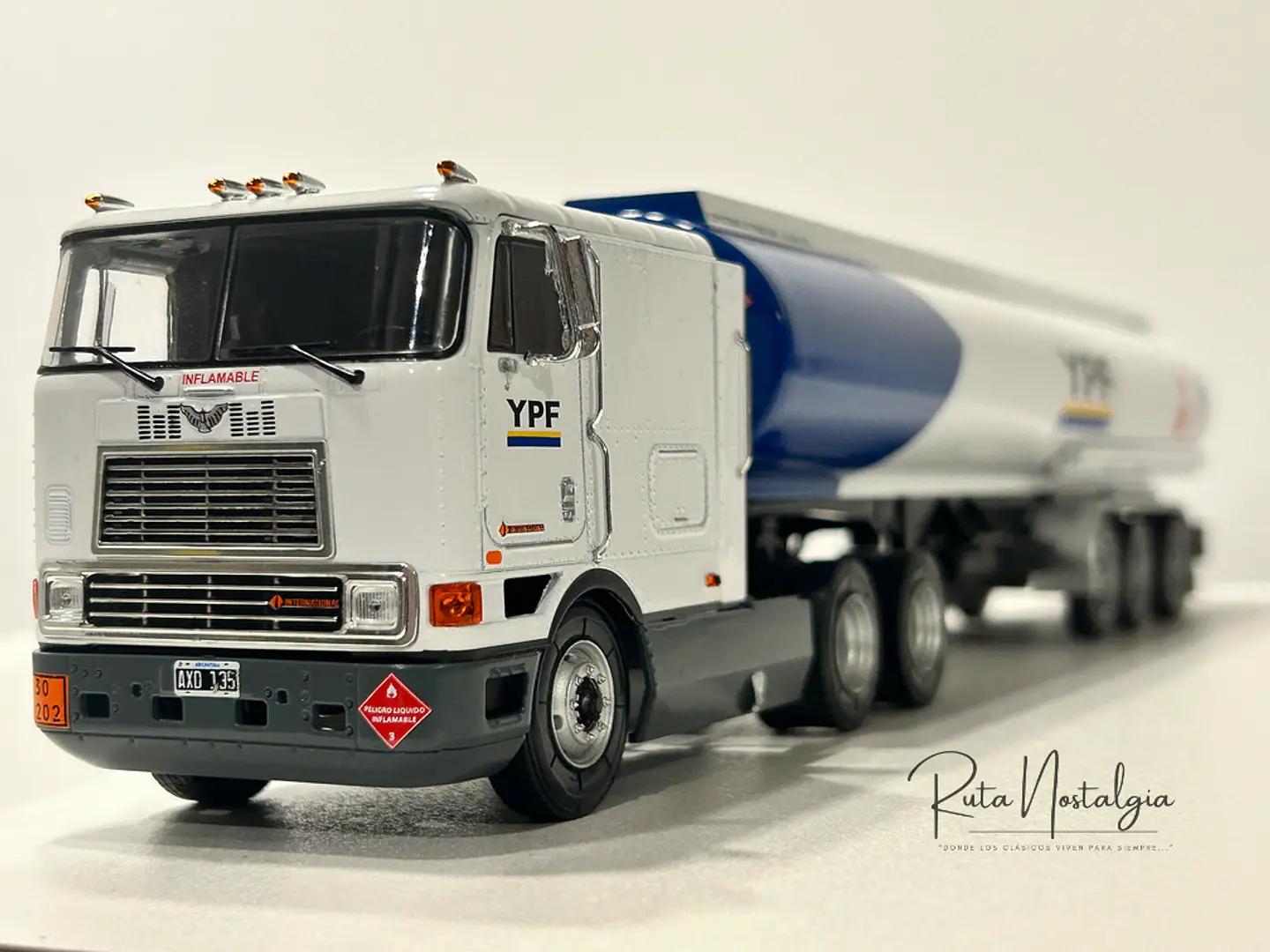 Camión International Eagle 9700 Cabover (1997) | Altaya 1:43 1