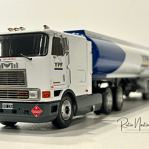 International Eagle 9700 Cabover (1997) – YPF Cisterna Combustible – Colección Camiones Americanos 1:43