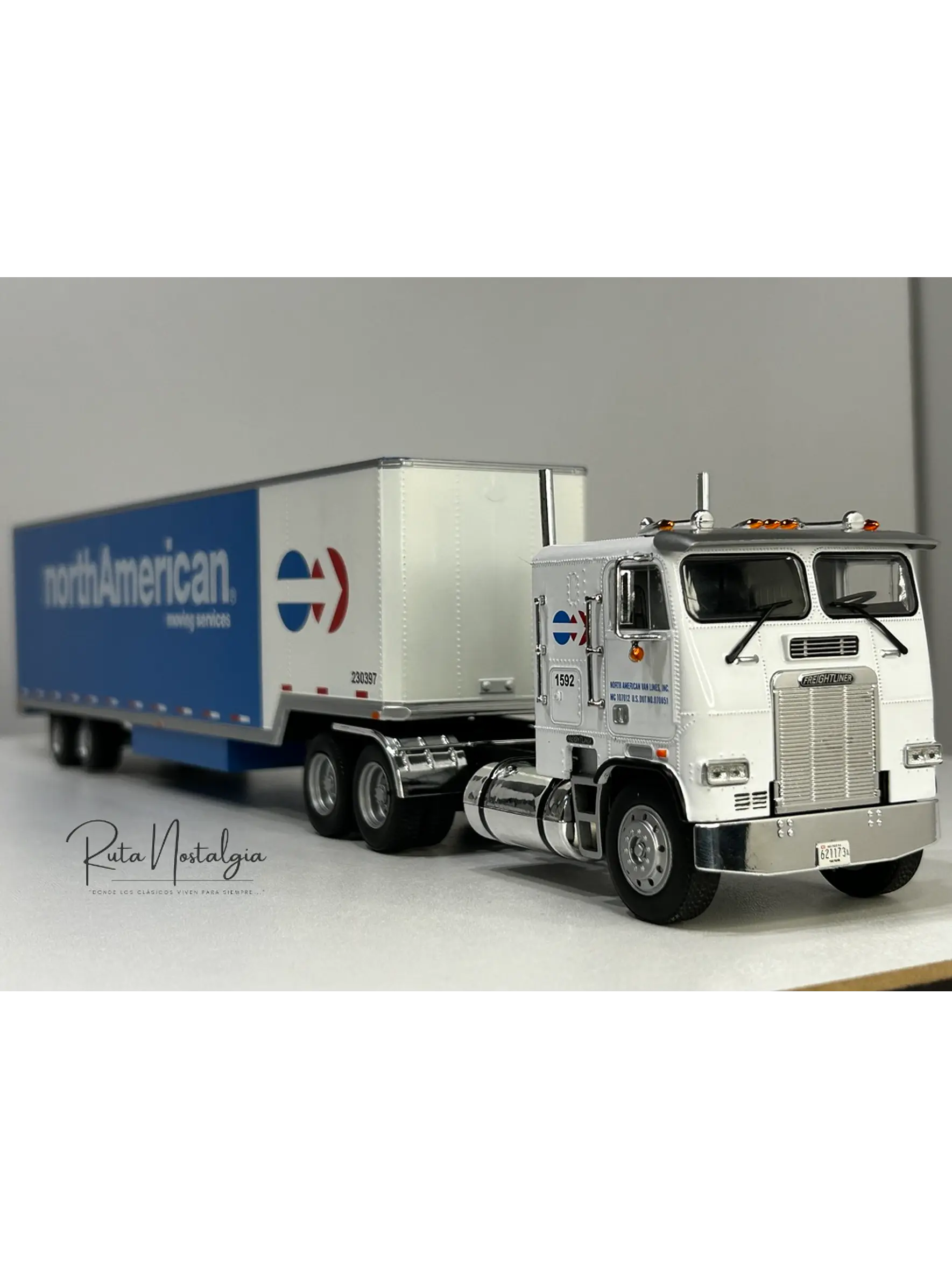 Freightliner FLA NorthAmerican – Camión Clásico Americano – 1:43 5