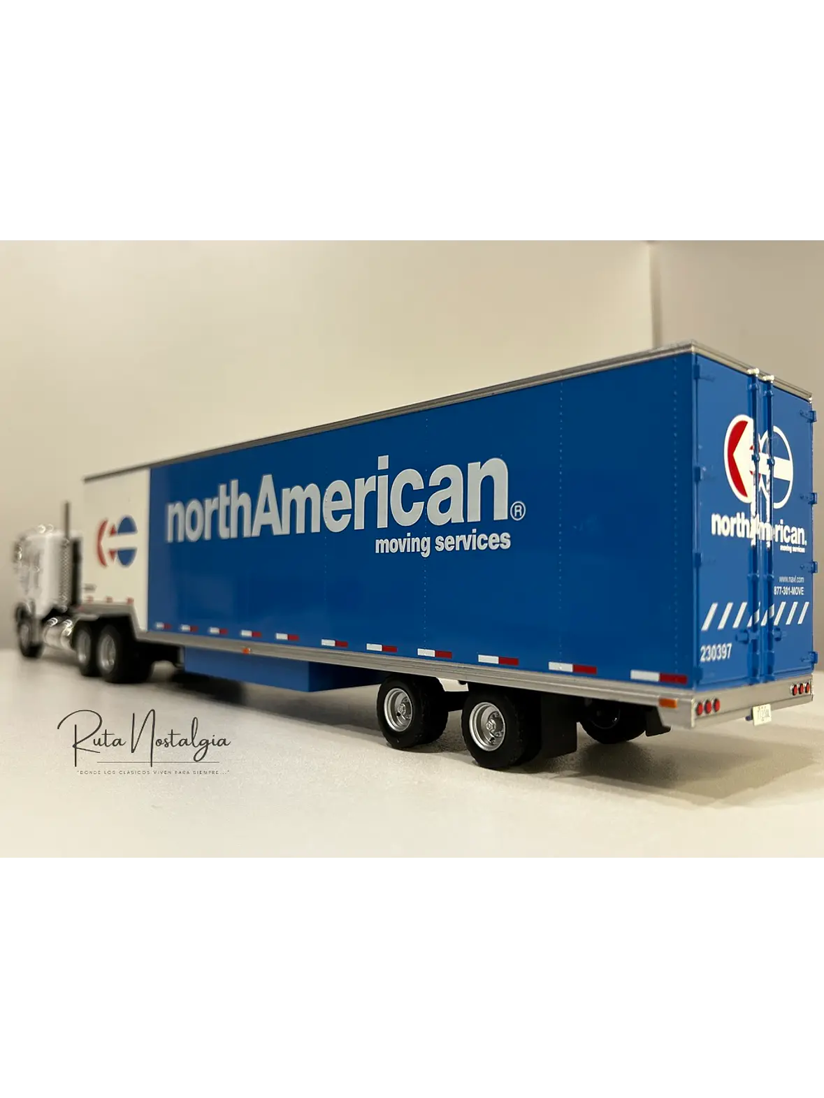 Freightliner FLA NorthAmerican – Camión Clásico Americano – 1:43 9