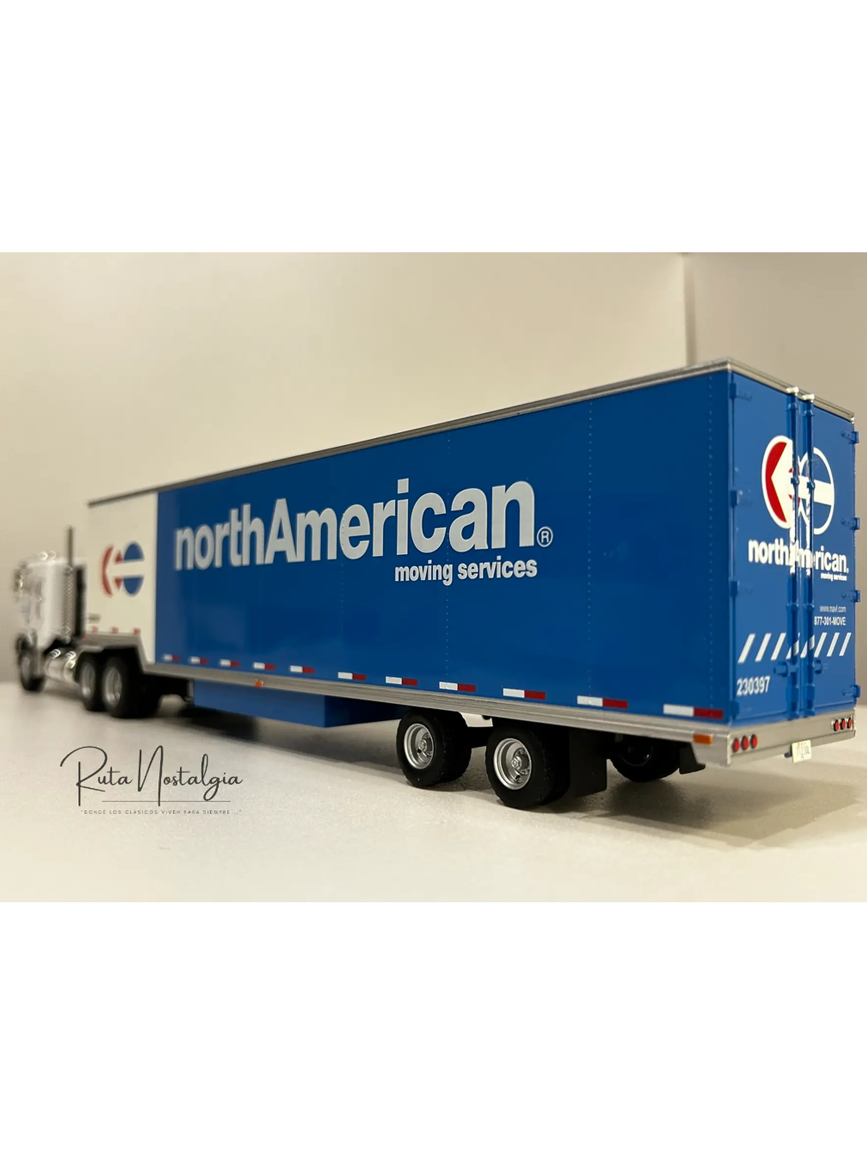 Freightliner FLA NorthAmerican – Camión Clásico Americano – 1:43 9