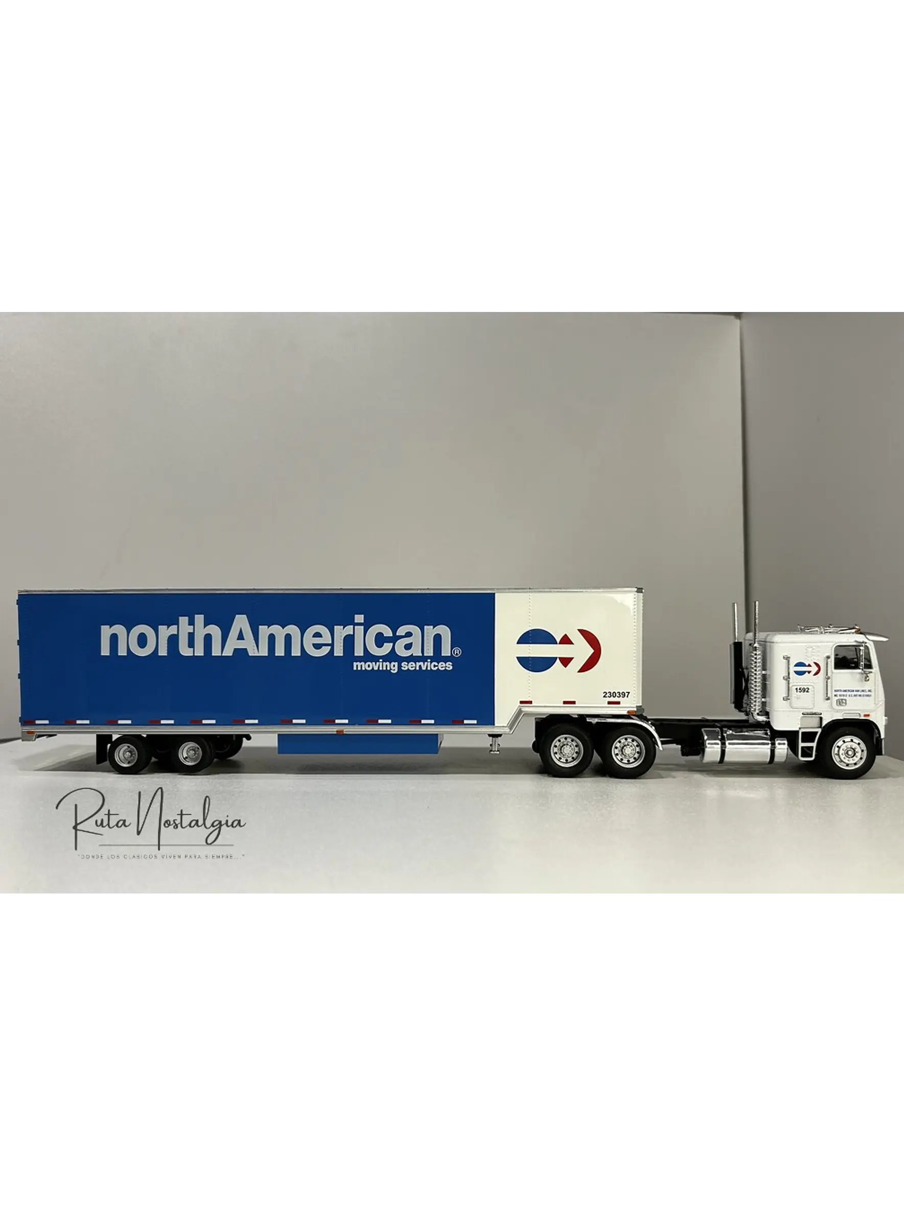 Freightliner FLA NorthAmerican – Camión Clásico Americano – 1:43 7