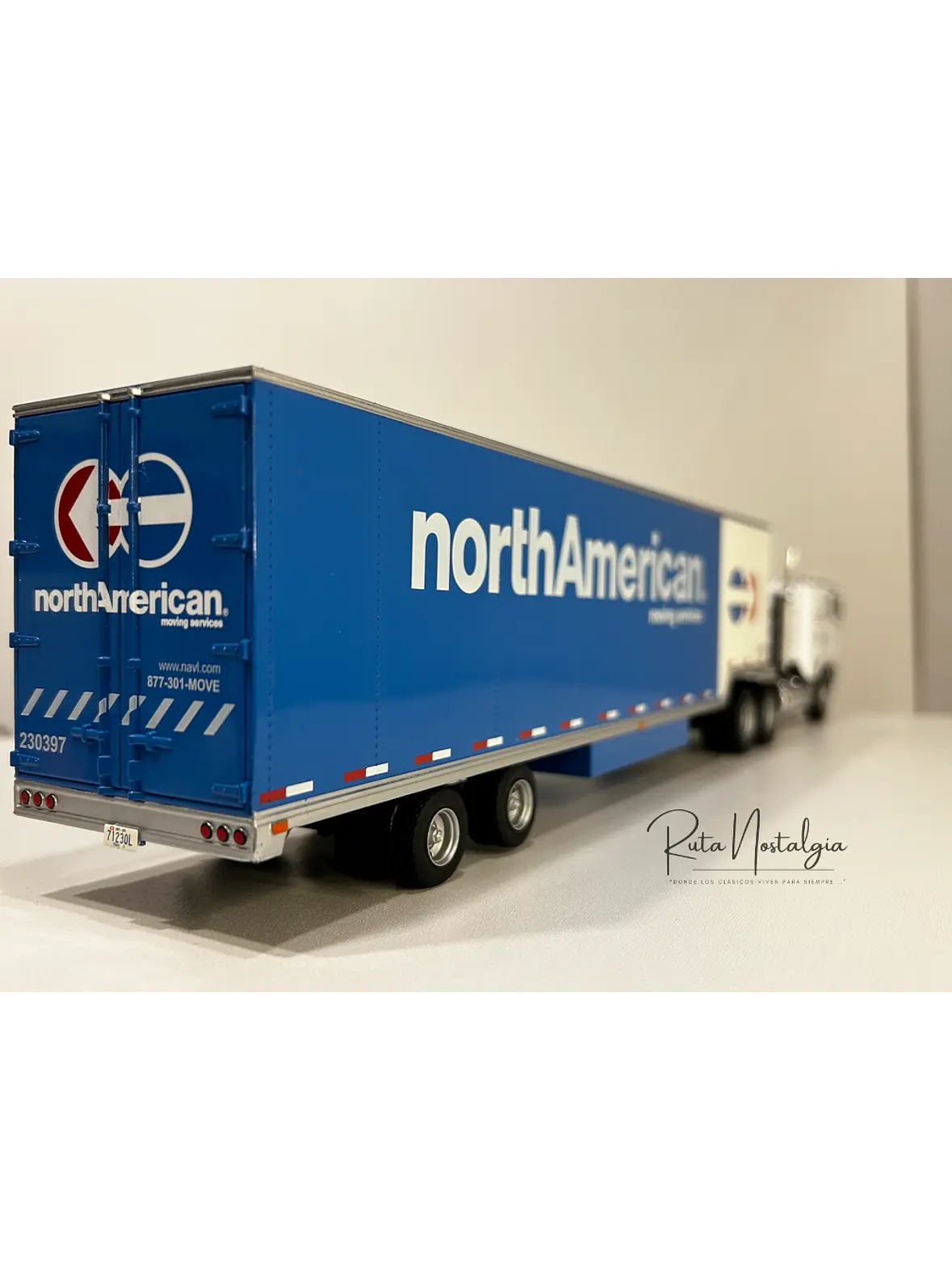 Freightliner FLA NorthAmerican – Camión Clásico Americano – 1:43 8