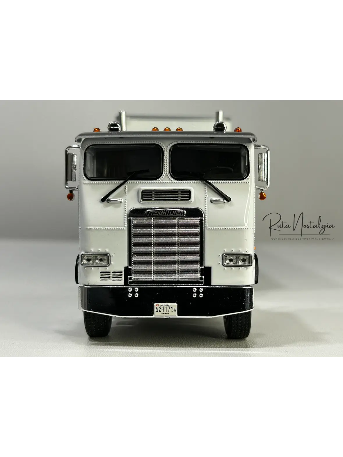 Freightliner FLA NorthAmerican – Camión Clásico Americano – 1:43 3