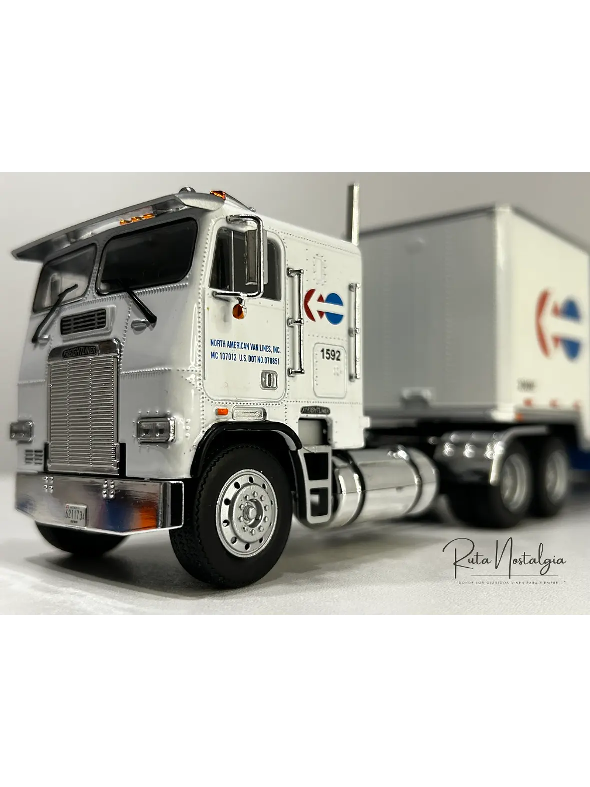 Freightliner FLA NorthAmerican – Camión Clásico Americano – 1:43 2