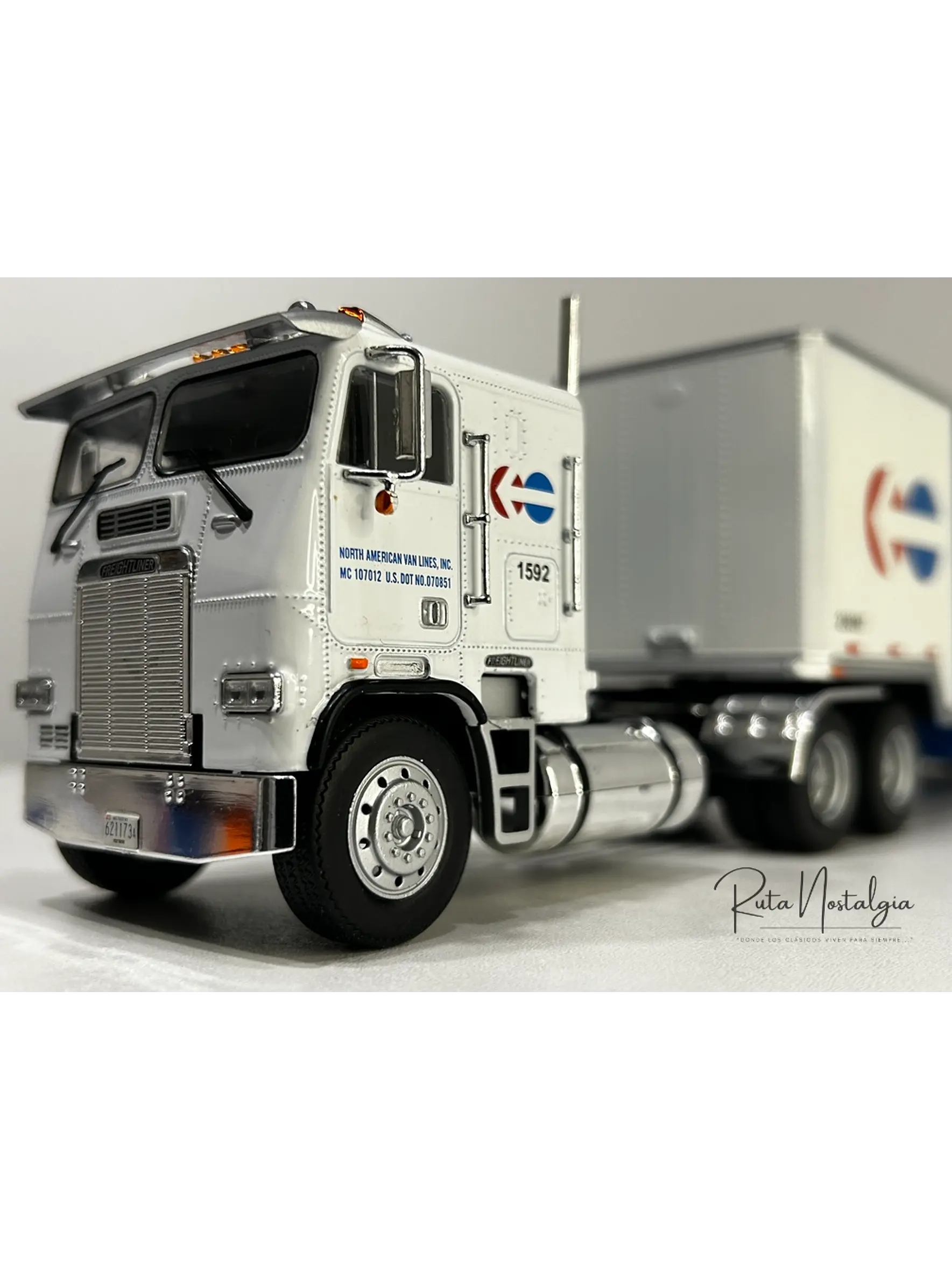 Freightliner FLA NorthAmerican – Camión Clásico Americano – 1:43 2
