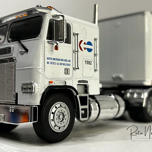 Freightliner FLA NorthAmerican – Camión Clásico Americano – 1:43