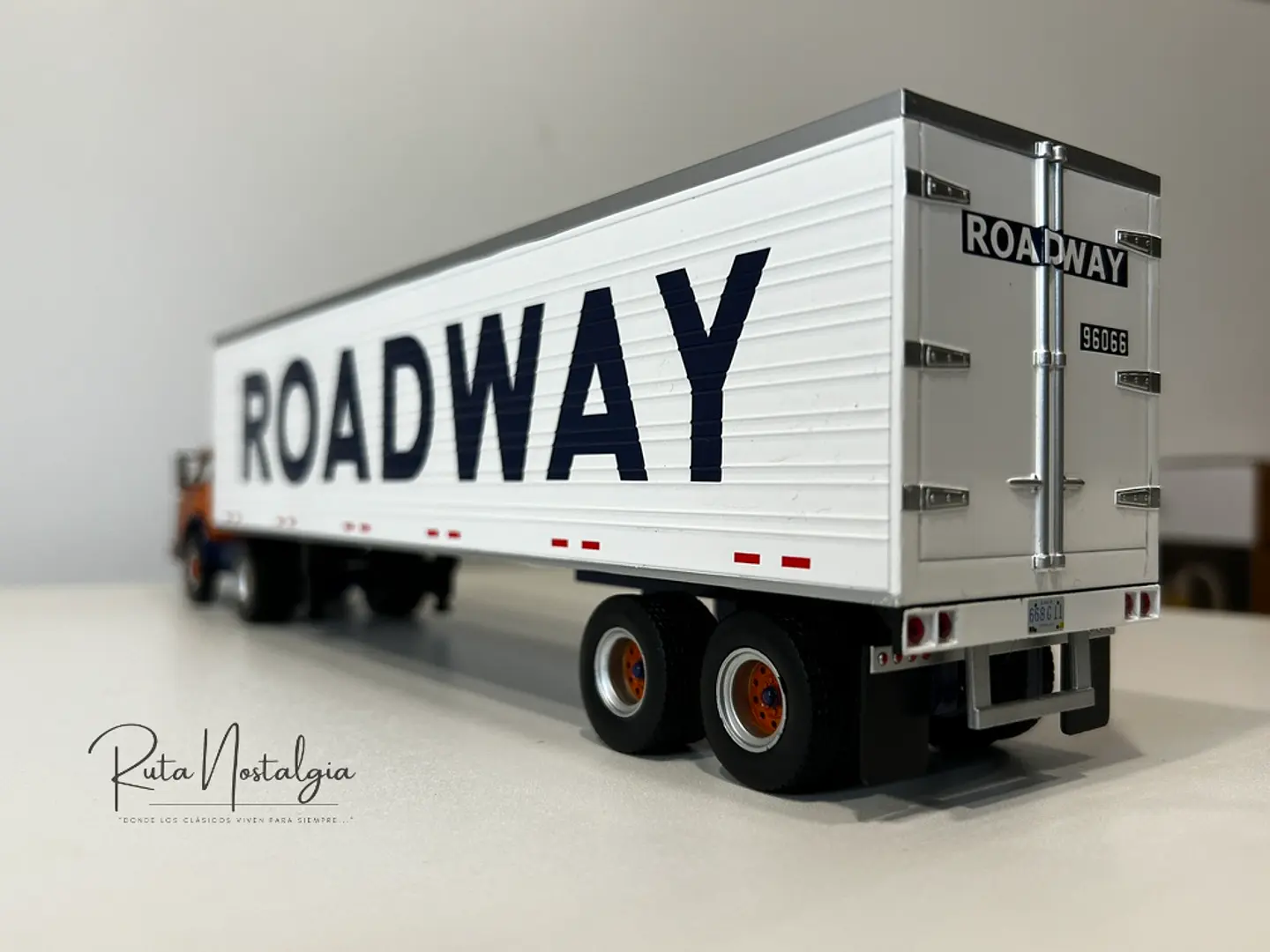 Camión Ford Serie C 1980 “Roadway” | Altaya 1:43 6