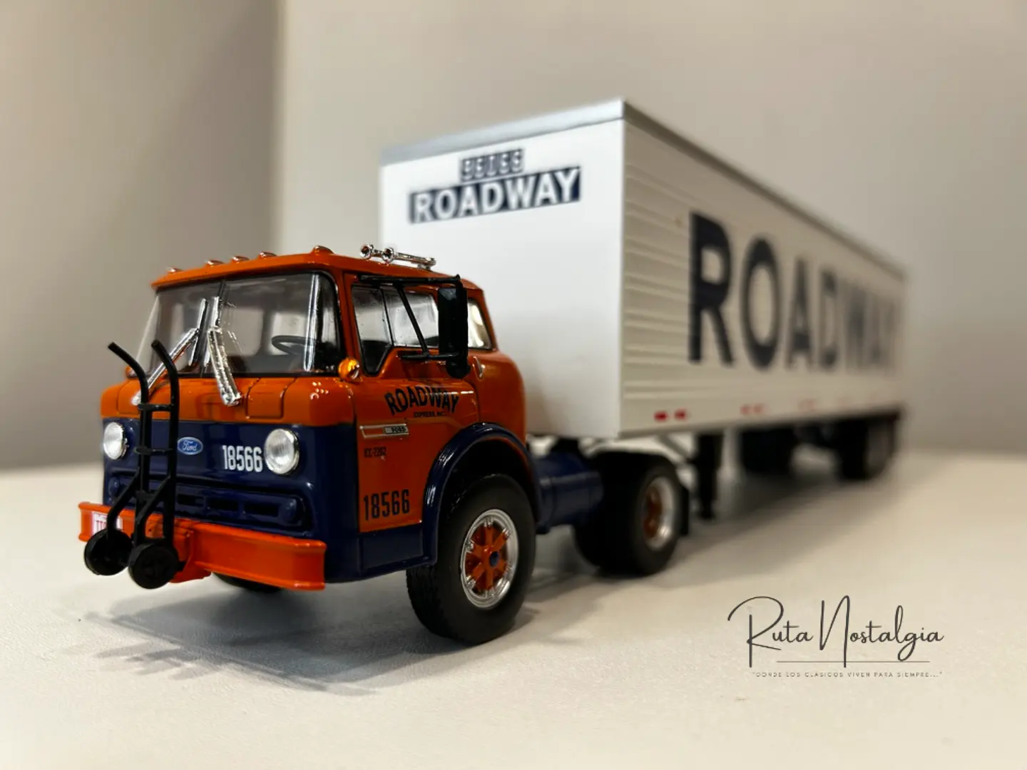 Camión Ford Serie C 1980 “Roadway” | Altaya 1:43 3